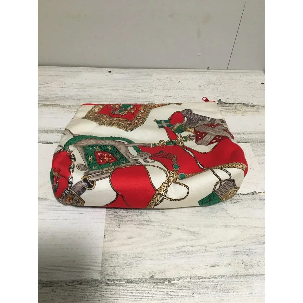 Cosmetic accessories bags set of three red white green plastic type interior zip